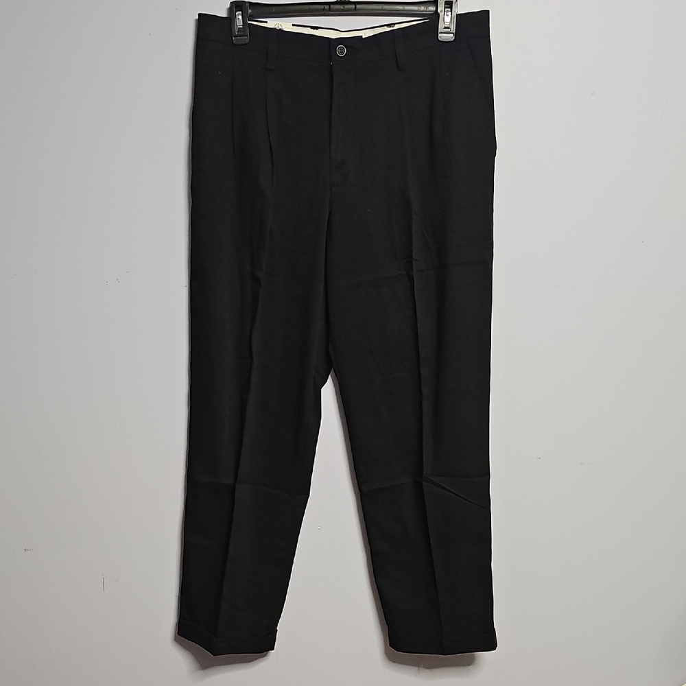 Men's Dockers Black Khaki Comfort Waistband Relaxed Fit‎ Pants With Pleats